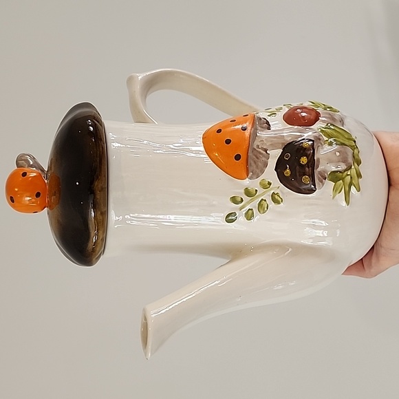 Vintage Merry Mushroom teapot - Picture 6 of 10